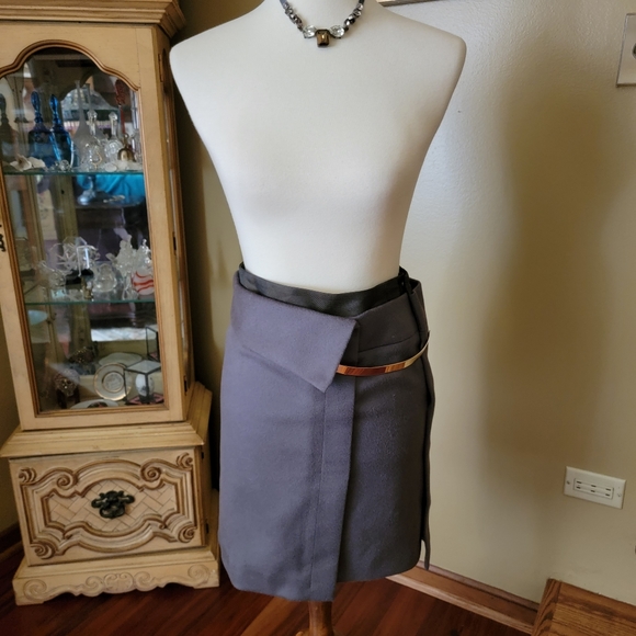 🔥SOLD🔥GUCCI | FALL 2010 RUNWAY GREY MINI SKIRT GOLD BAND - Picture 4 of 14